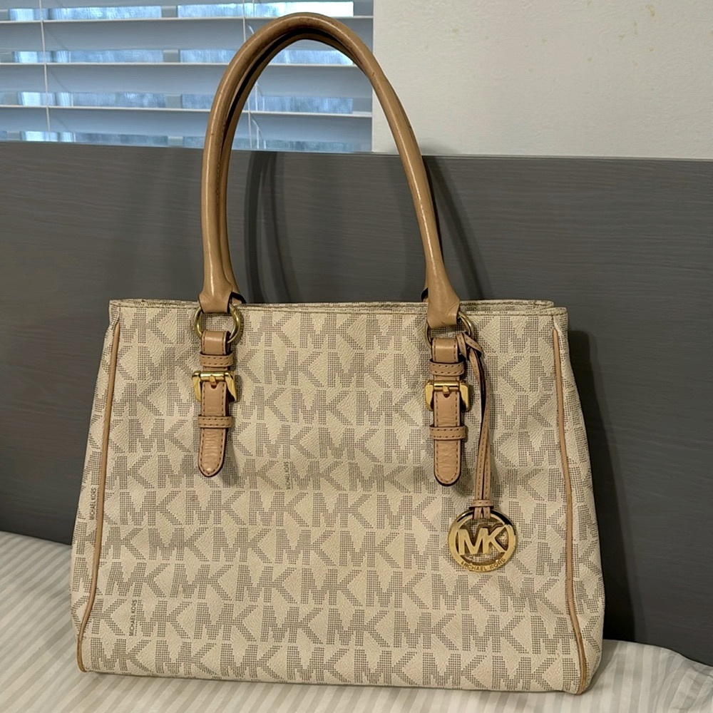 Michael Kors Leather Handbag White Logo Tan Straps Purse Great Condition.